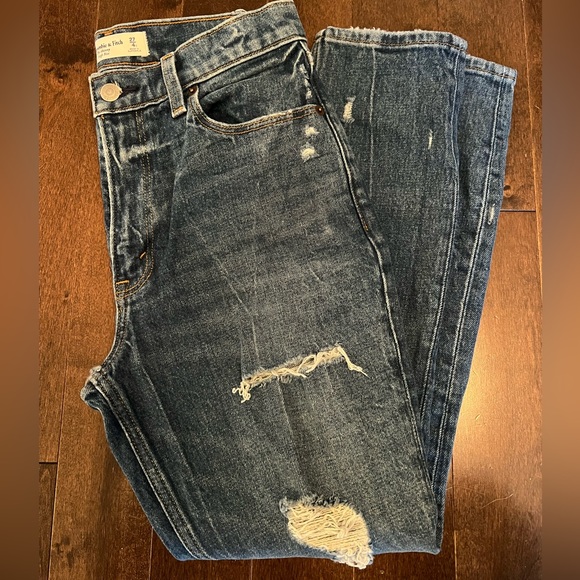 Abercrombie & Fitch The Skinny High Rise jeans - NWOT - Picture 1 of 9